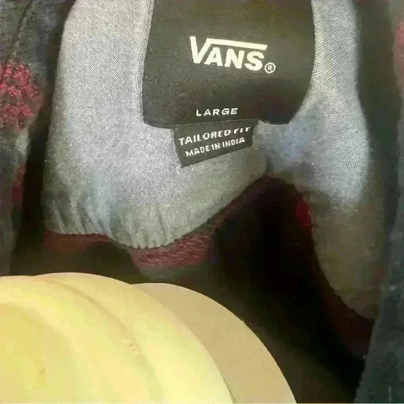 Vans men’s shirt. Long sleeve button down Large Tailored Fit. 100% cotton fabric - Picture 12 of 12